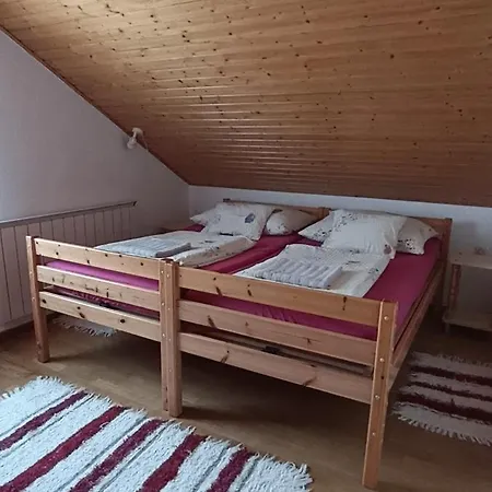 Jozsef Vendeghaz Apartment